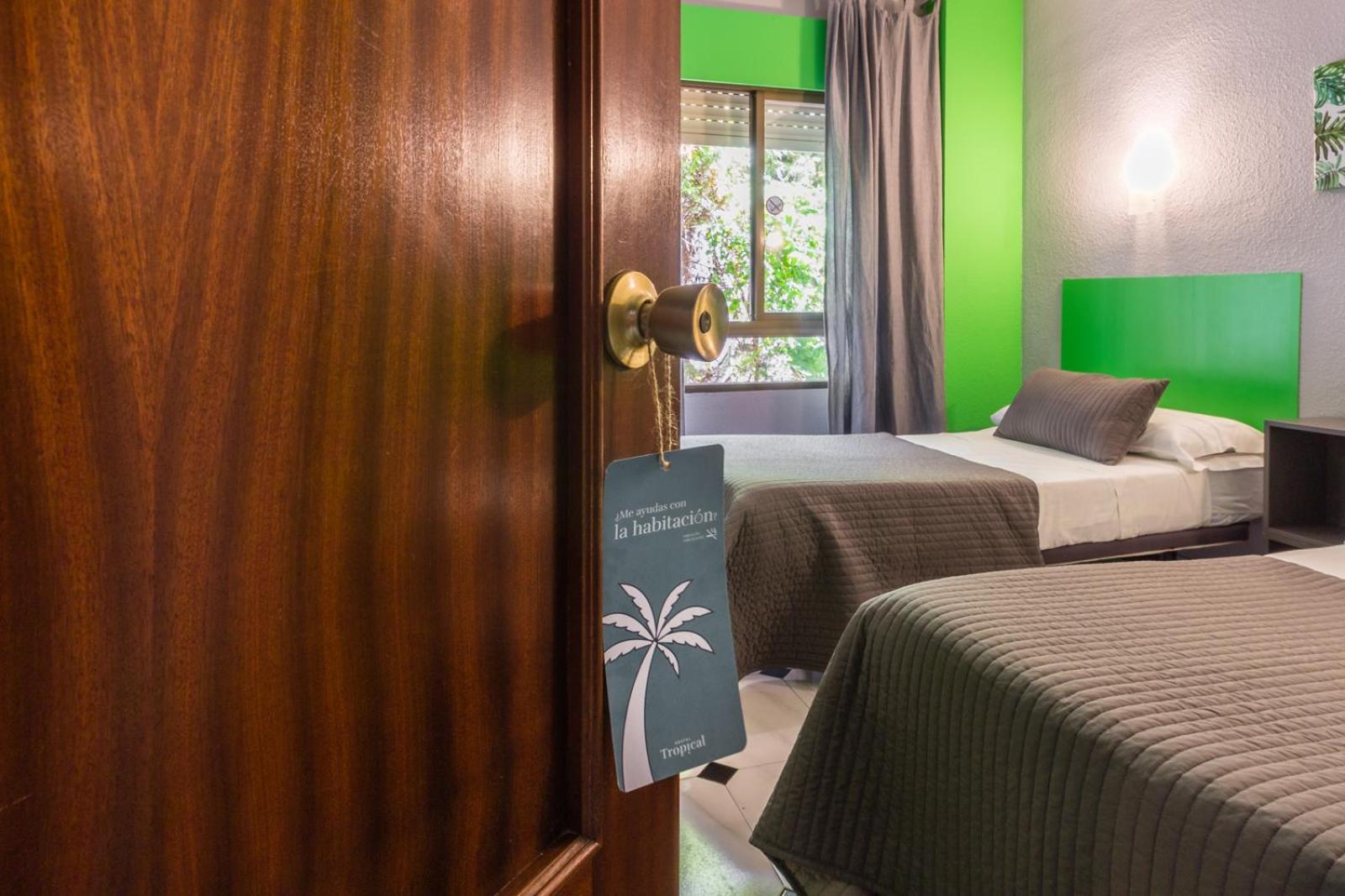 Hostal Tropical 阿尔姆尼卡 外观 照片